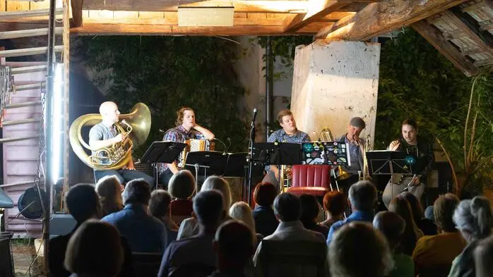 „Haus Lebt“ ein stimmungsvolles Konzert in der Michaeligasse 10.