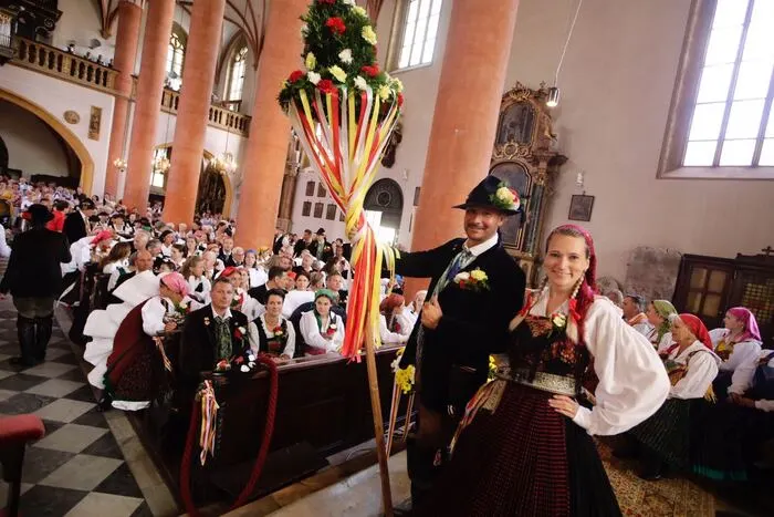 Die Messe wurde von Bischofsvikar Dompfarrer Peter Allmaier und Kanonikus Alfons Wedenig zelebriert