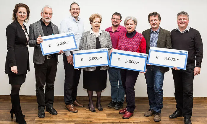Flohmarkt mit sozialer Wirkung: Philips-Mitarbeiter spendeten 5000 Euro für "Kärntner in Not"