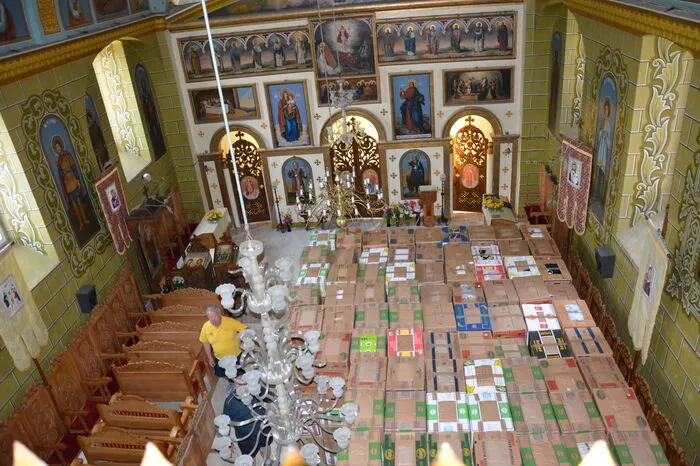 In den Kirchen wurden die Spenden zwischengelagert ...