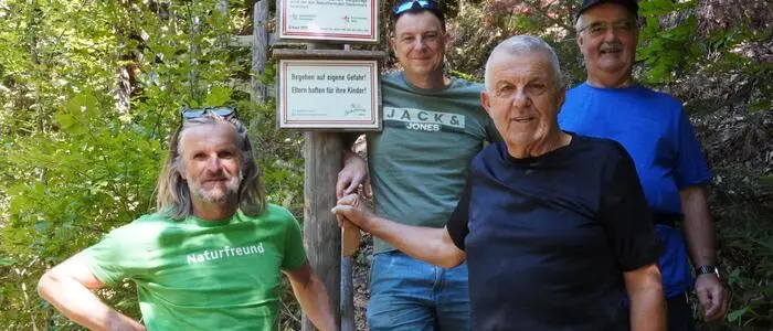 Bei der Wiedereröffnfung (v.l.n. r.): Christian Heuegger-Zirm (Naturfreunde Weiz), Rene Stix (Naturfreunde Steiermark) mit Ewald Lackner und Franz Schlögl von der Berg- und Naturwacht