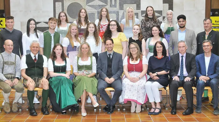 Julija Boskovic, Marlene Bund, Barbara Dilber, Mara Elena Klötzl, Luise Kretauer, Beate Mandl, Sarah Markovic, Marina Micic, Tamara Claudia Neubauer, Marija Nikolic-Kajic, Kadir Önal, Celina Pleva, Bernd Rindler, Daniel Schulz und Ana Stipanovic
