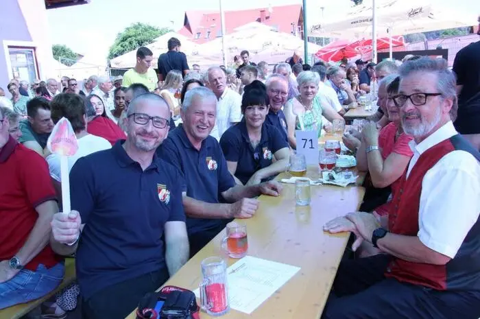 Unter den zahlreichen Gästen waren unter anderen auch Abschnittsbrandinspektor Josef Pirstinger, Ehren-Landesfeuerwehrrat Engelbert Huber und EABI Ewald Raudner.

