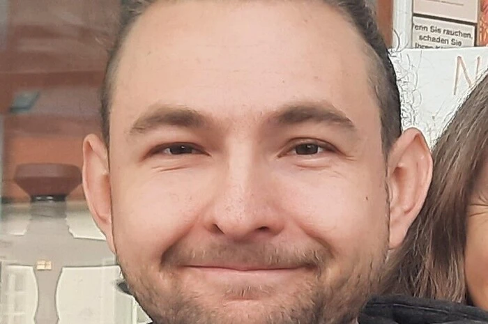 „Genau und in Zeiten wie diesen müssten wir eigentlich mehr Stunden arbeiten und nicht weniger, um unseren Lebensstandard erhalten zu können. Als Unternehmer bräuchte man bei einer vier Tage Woche auch mehr Personal, was wieder zu höheren Abgaben führt. In gewissen Bereichen ist das nicht möglich“