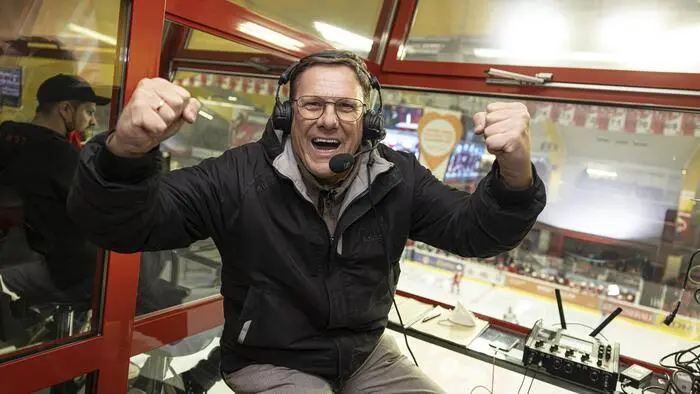Vor vier Jahren war Tono Hönigmann zum letzten Mal im Eishockeymagazin auf Sendung.