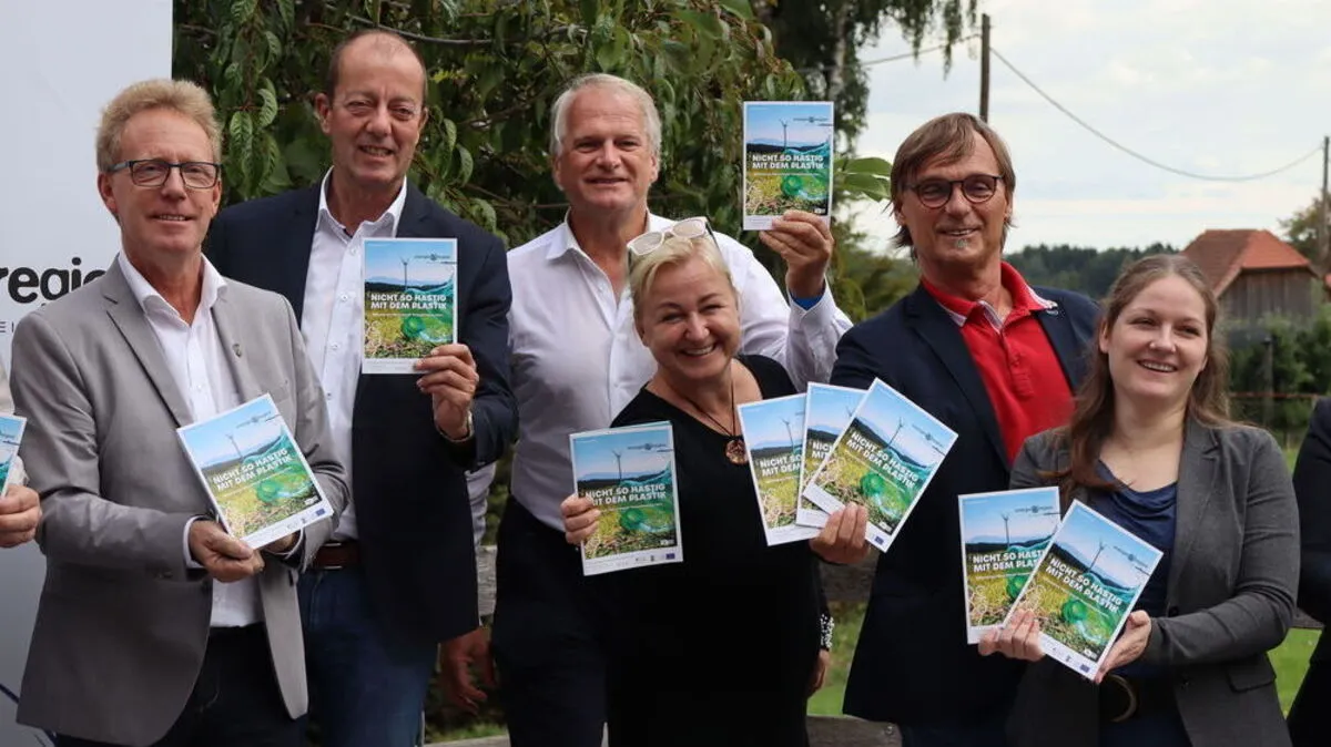 Iris Absenger-Helmli mit Projektleiterin Nicole Hütter und Bürgermeistern der Energie-Gemeinden