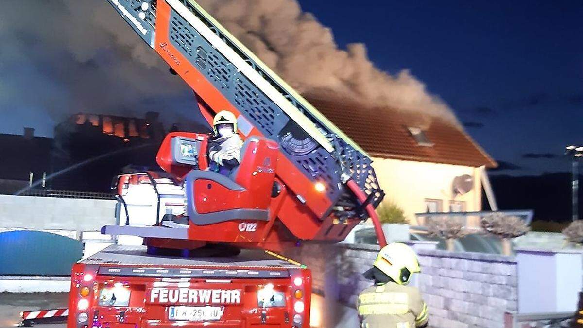 Die Feuerwehren Pirka-Windorf, Seiersberg, Feldkirchen bei Graz und Unterpremstätten standen im Löscheinsatz