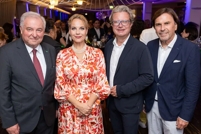 Gleich drei (ehemalige und aktuelle) Landeshauptmänner jubelten "Carmen" Elīna Garanča zu - und wollten natürlich ein Foto mit ihr: Hermann Schützenhöfer, Christopher Drexler, Franz Voves.
