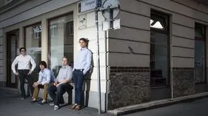 Reschreiter, Gumhalter, Erjavec und Ries vor ihrer Zentrale in der Grazer Griesgasse