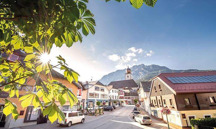 Der Gröbminger Hauptplatz ...