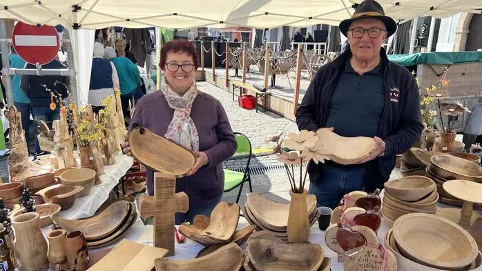 In der Hartberger Innenstadt tummeln sich die Osterhasen. Zur Eröffnung des Ostermarktes luden dutzende Aussteller mit verschiedenen Holz-, Häkel- und Näharbeiten zum Gustieren ein.