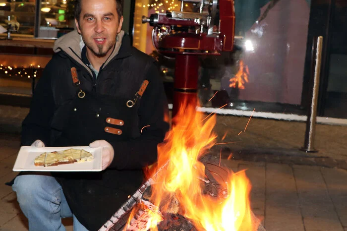 Vorm Cafe Lino gab es einen Verkaufsstand und eine Feuerstelle.