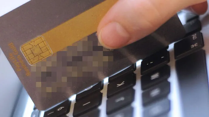 Das Opfer überwies Geld