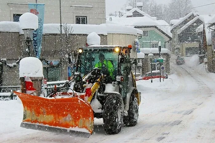Keine ruhige Minute für die Fahrer der vielen Schneeräumgeräte