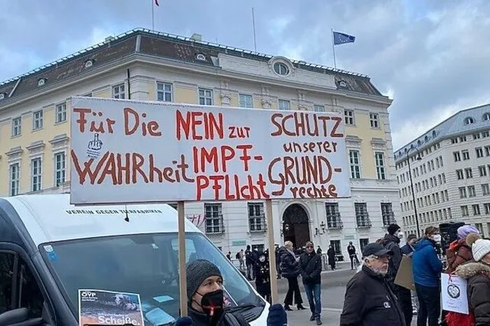 Es war ein buntes Völkchen, das den Politikern seine Aufwartung machte - die größte Gruppe stellten die Impfgegner.  