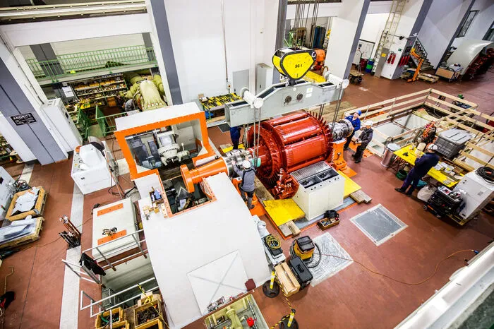 . . . Turbine und Motorgenerator sowie . . .