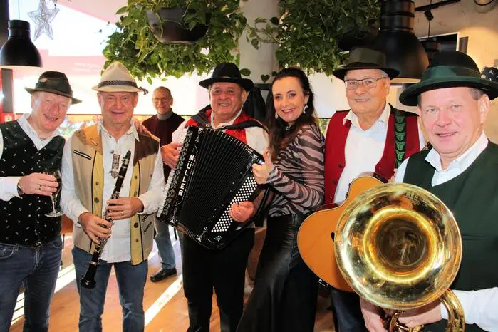 Gerhard Greistorfer und seine Neujahrsgeiger halten den Brauch seit Jahren aufrecht und begeistern mit ihren musikalischen Auftritten die Gäste in den vielen Gastrobetrieben in der Region.