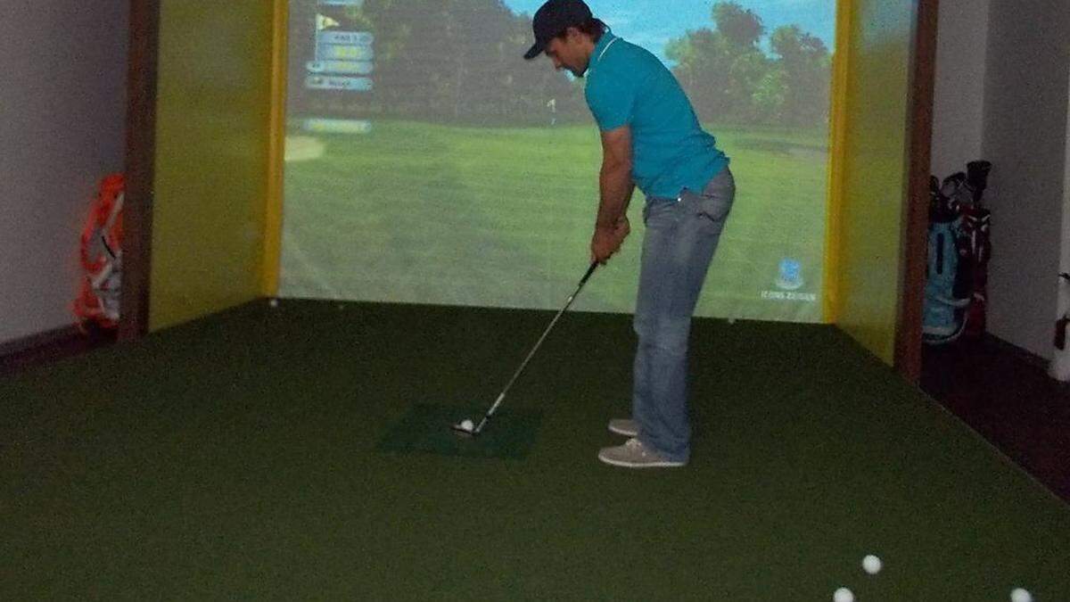 Sujetfoto einer Indoor-Golfanlage
