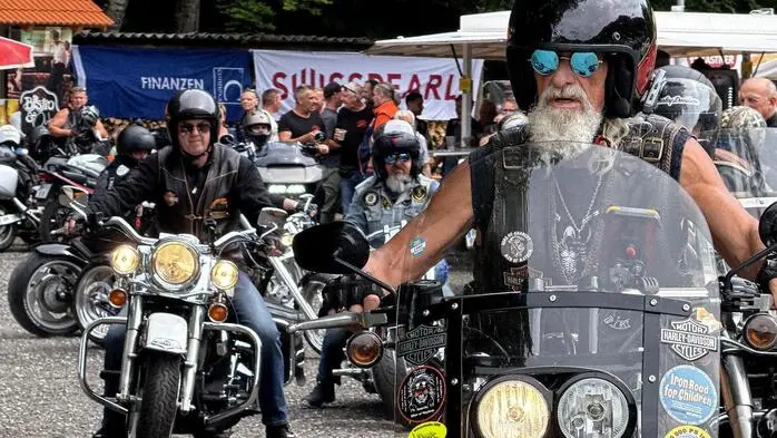 In Stein gab es schon immer Jungs mit einem Hang zu heißen Eisen und rauchenden Motoren.