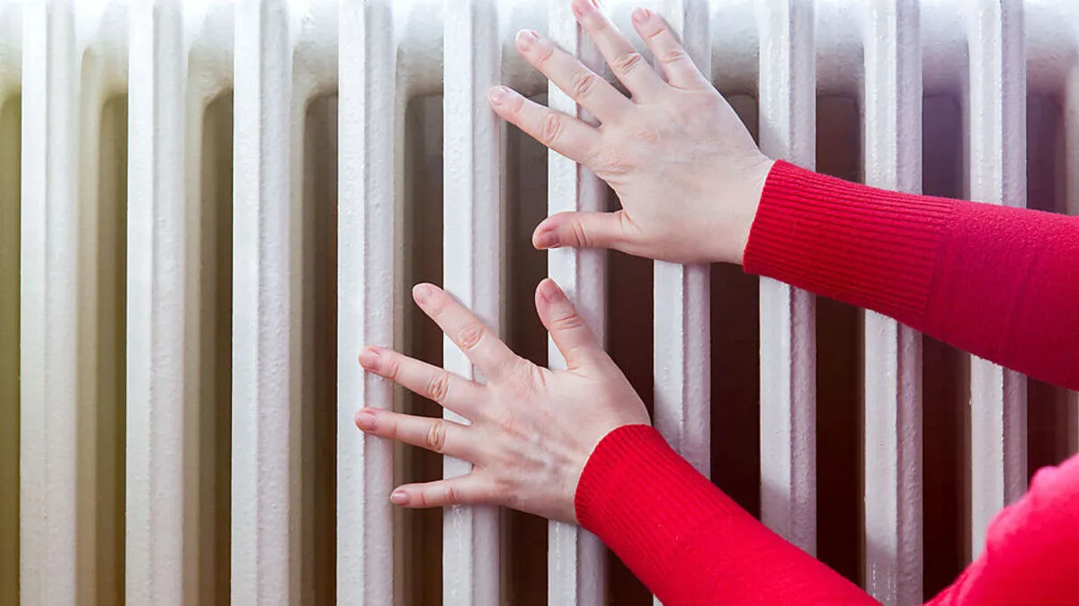 Eine schlechte Durchblutung führt zu kalten Händen. Manchmal kann es aber auch an einer Krankheit liegen