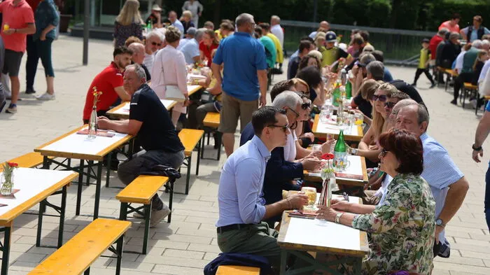 Das 90-jährige Bestandsjubiläum wurde auf dem Hauptplatz des Kurortes mit dem Präsidenten des Steirischen Fußballverbandes Wolfgang Bartosch gefeiert