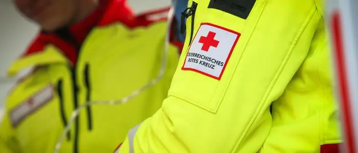 16-Jähriger fuhr ohne Führerschein frontal in Gebäude 