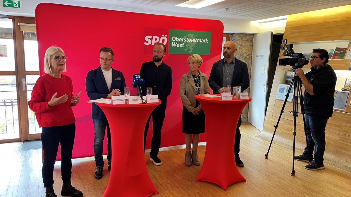 Gabriele Kolar, Gernot Esser, Max Lercher, Lydia Künstner-Stöckl und Stefan Steinberger bei der Kandidatenpräsentation im Sternenturm Judenburg