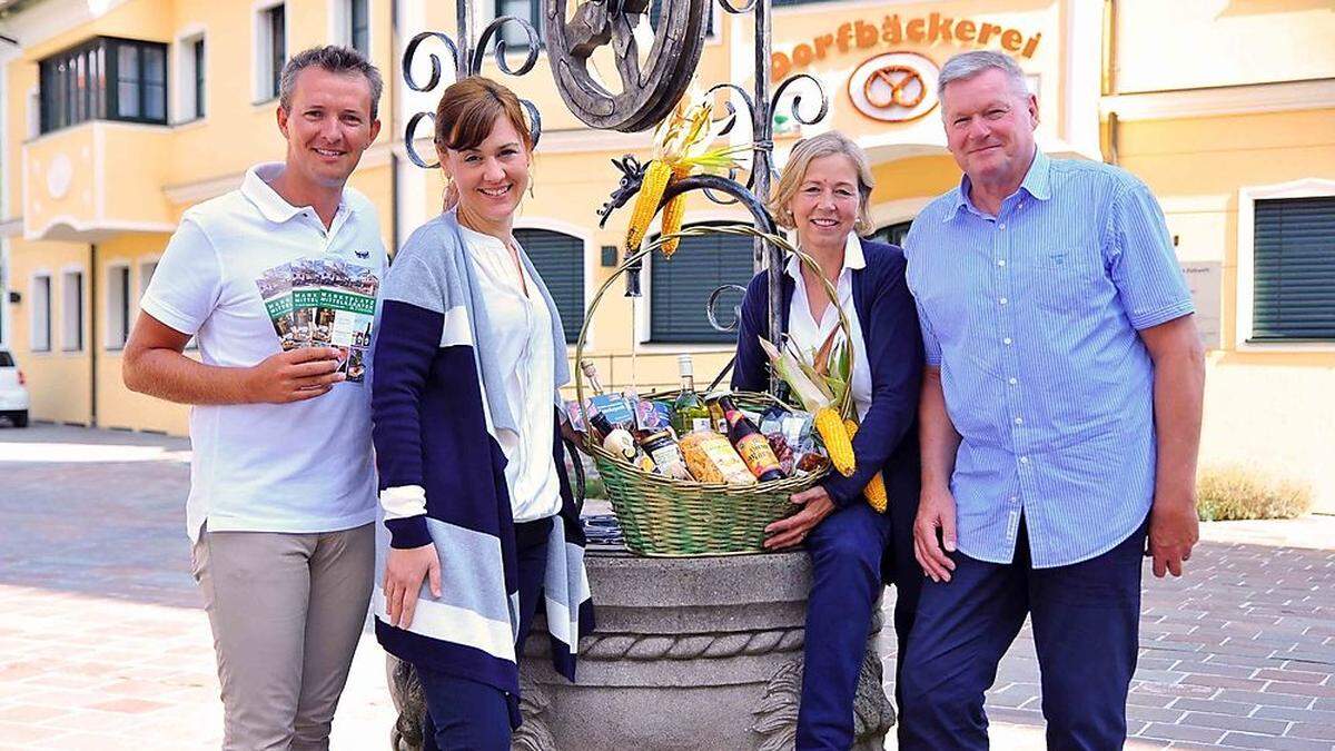 Präsentierten den „Marktplatz“: Andreas Duller, Maruska Schwengersbauer, Ingrid Bachler, Guido Schwengersbauer (von links) 