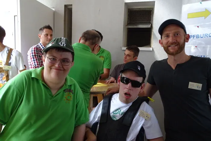 Für die kleinen Besucher war eine Hupfburg, ein Kinderschminken und eine „Kinderrätselrallye“ vorbereitet. Die Großen konnten ihre Tanzkünste bei „Mundwerk“, „1 fach 2“ und den „Brandner Buam“ unter Beweis stellen.
