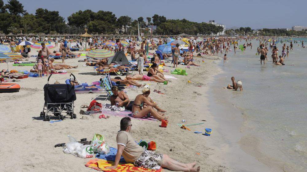 In zwei Monaten beginnt auf Mallorca die Saison - bis dahin müssen die Strände wieder touristentauglich gemacht werden