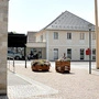 Auf diesem Platz würde, geht es nach Karl Egger, der Winter- und Gastgarten errichtet werden. Links im Bild ist das neue Lokal geplant.