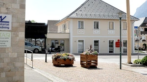 Auf diesem Platz würde, geht es nach Karl Egger, der Winter- und Gastgarten errichtet werden. Links im Bild ist das neue Lokal geplant.