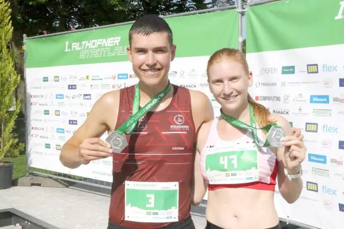 Und beim Fünf-Kilometer-Lauf schafften Nico Schratzer (25) vom ARBÖ ASKÖ Endurance Sports Club Carinthia und Cornelia Wohlfahrt (23) vom LAC Klagenfurt den Sprung auf das oberste Stockerl.