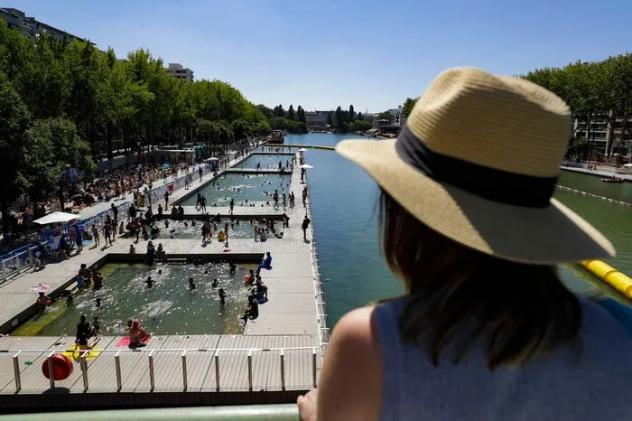 Paris-Plage, Paris. Wie Gott in Frankreich: Noch bis 1. September wird in der französischen Hauptstadt das Strandfeeling an der Seine zelebriert. Neben Nebelduschen, Trinkbrunnen oder Eisbuden gibt es auch Tanzabende und Konzerte. Und zwischendurch kann man sich in einem der drei Schwimmbecken abkühlen.