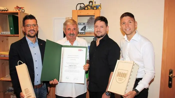 v.l.: WKO-Regionalstellenleiter Lukas Kalcher, Gerald Guggi, Regionalstellenobmann-Stellvertreter Georg Reschen, Bürgermeister Lukas Vogl