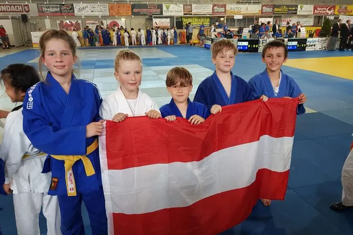 Letztere befinden sich gerade in Slowenien in einem Trainingslager und nahmen die Gelegenheit wahr, sich mit europäischen Spitzenathleten zu messen.