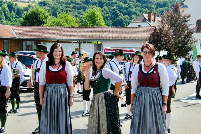 Die Feierlichkeit wurde von den drei Musikkapellen Dietersdorf, Bierbaum und Sankt Peter musikalisch umrahmt