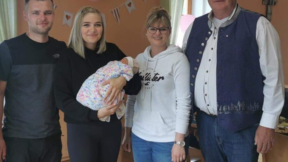 Ihor und Alina mit Tochter Ewa empfingen Barbara Subosits und Bürgermeister Wolfgang Grilz 