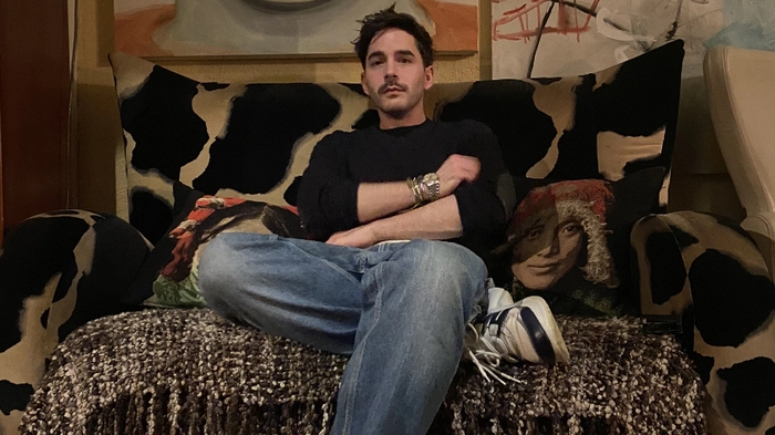 Der kultige Kleinsasserhof hoch über Spittal zählt zu den Lieblingsplätzen von Markus Wernitznig. Der Modedesigner wurde im Alter von 19 Jahren an der Elite-Universität „Central Saint Martins“ in London aufgenommen.