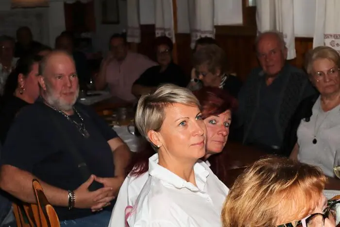 Das Publikum dankte für den unterhaltsamen Abend mit tosendem Applaus und Jubel für das abwechslungsreiche Programm. 