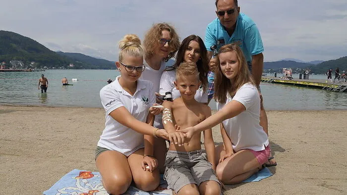 Die Hautärzte Margarehte Kobalter und Reinhold Gassner informierten im Vorjahr im Strandbad Klagenfurt