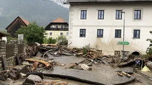 Auch die Pöllinger Straße in Treffen wurde bei dem Unwetter schwer in Mitleidenschaft gezogen