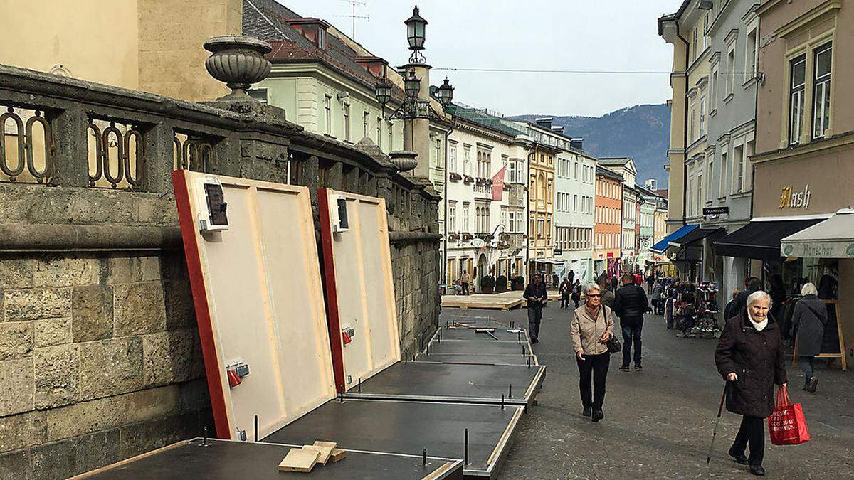 Rund um die Kirche kommen 37 Bürger- und Kärntnerhütten