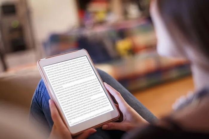 Den eReader gibt es ab 70 Euro, jedoch zahlt man für die runtergeladenen Bücher wieder etwas. Ohne weiterhin neue Bücher runterzuladen, ist das Kindle allerdings nutzlos. Es bleibt also noch lange nicht nur beim Erwerb des Geräts.