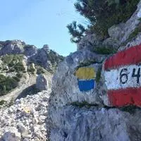 Unsere Bergwelt ist so gut markiert, dass wir auch ganz gut ohne App zurechtkommen – wenn wir uns im Vorfeld informiert und eine Landkarte im Rucksack stecken haben