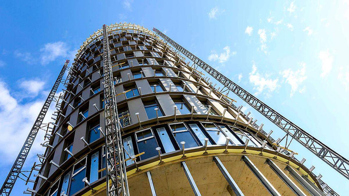 Dünnglas-Forschung im Science Tower Graz