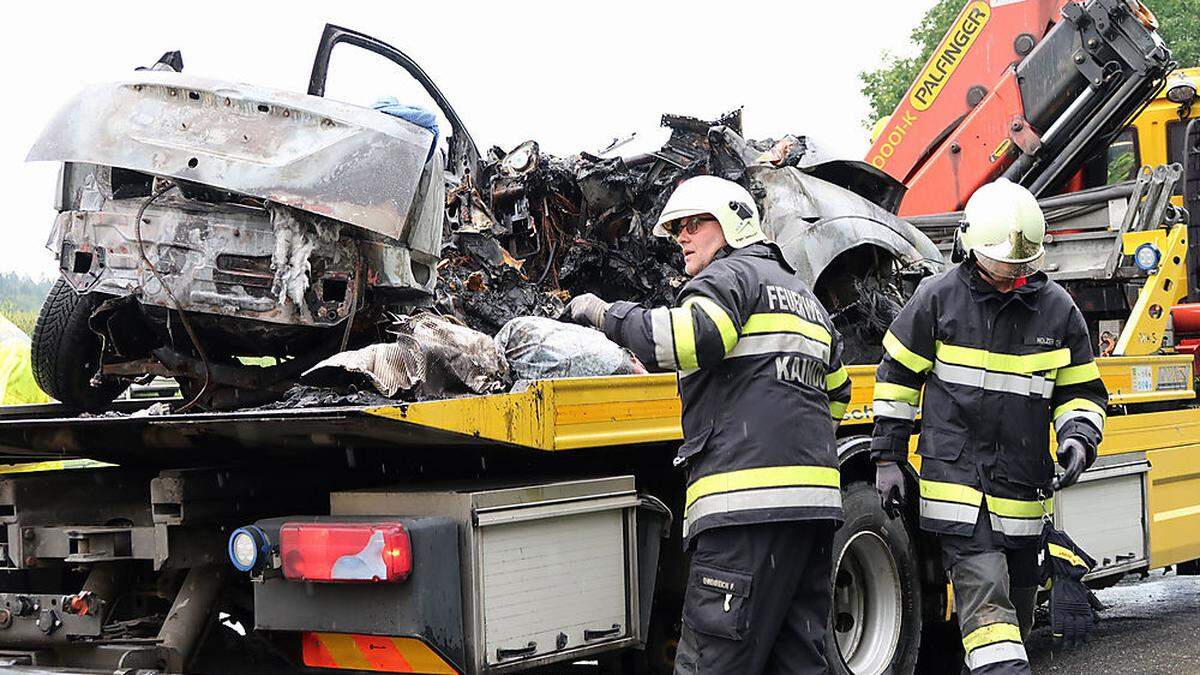 Unfall-Autos werden auf der Wrackbörse angeboten und verkauft