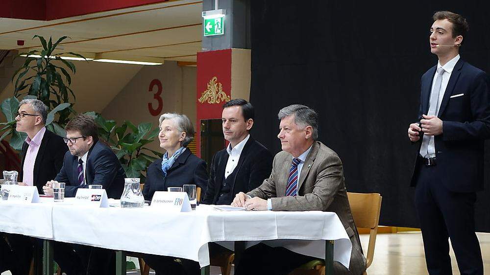 Lothar Lockl, Hannes Schwarz, Irmgard Griss, Ernst Gödl, Gerhard Kurzmann und Schulsprecher Johannes Krasser