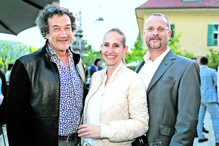 Oswald Held (Pluto GmbH)mit Alexandra und Stefan Schönhofer (Länderrealitäten Hammerl)
