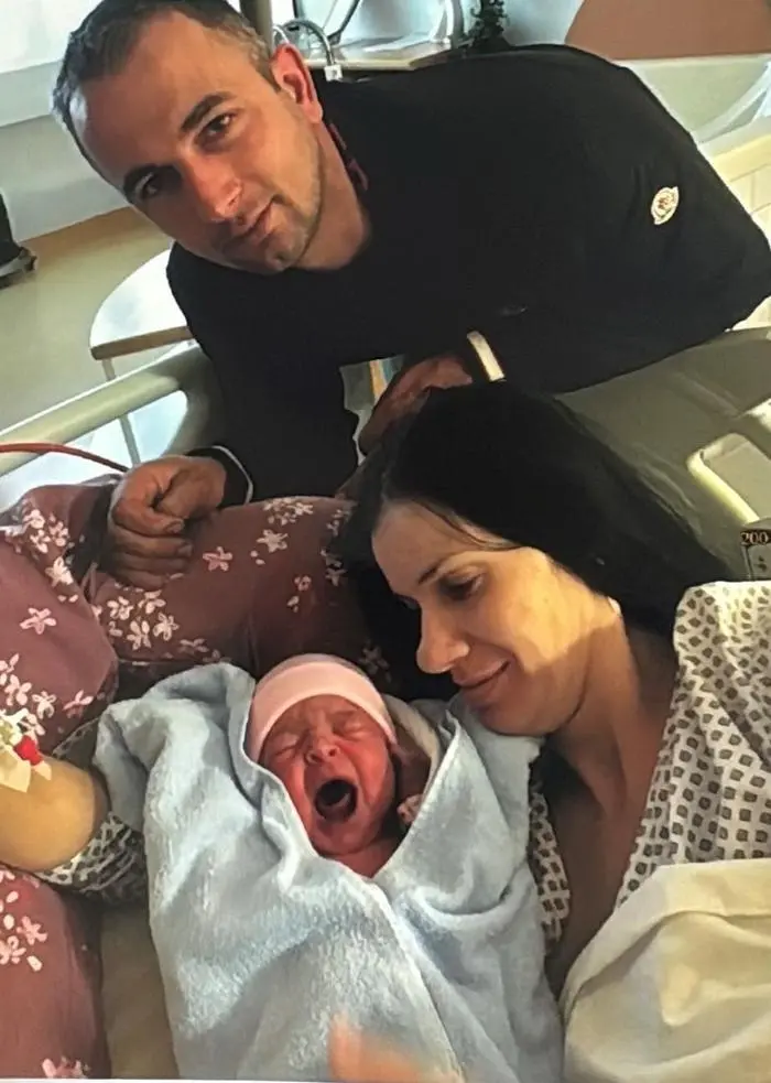 Emili mit den stolzen Eltern  Bojana und Rade Anicic aus Villach